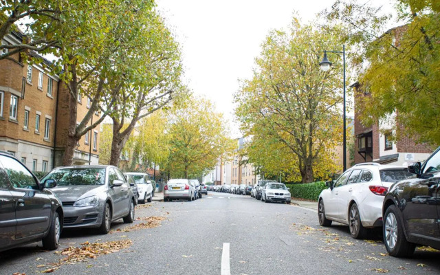 Modern apartment close to central London (zone 2)