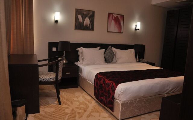 Golden Tulip Oniru Suites