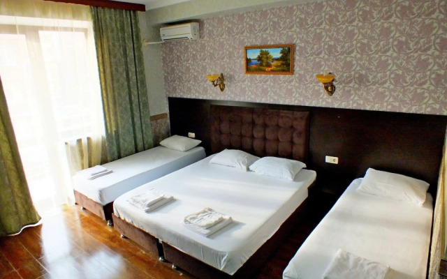 Отель «Леонидас»