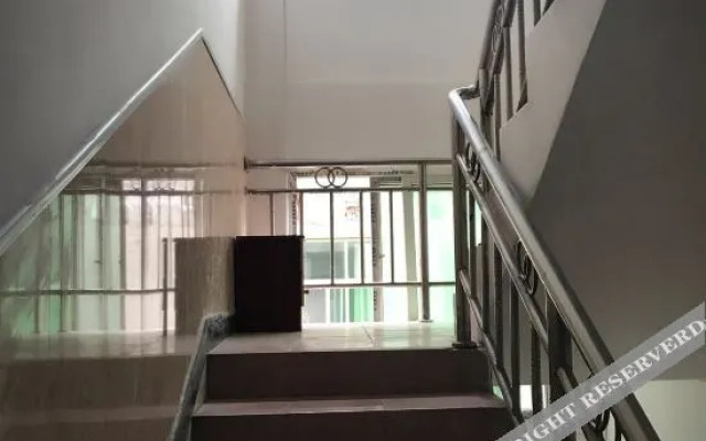 Elegant And Sincere Hotel
