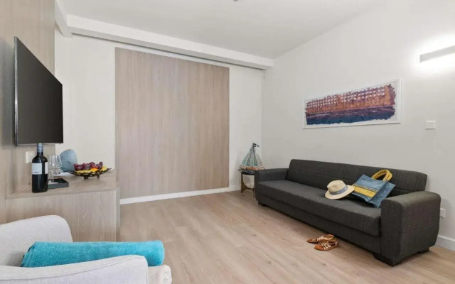 Mercure Larnaca Finikoudes Beach