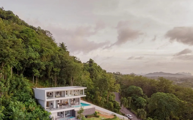 Yamu Hills Panoramic Ocean View 6 Bed Luxury Vila