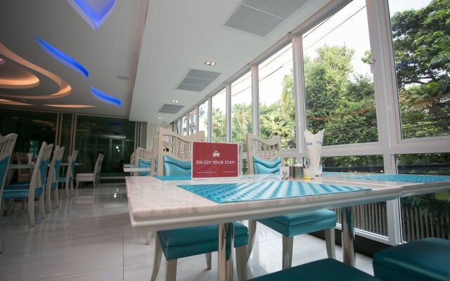 ZEN Premium Santiphap Park