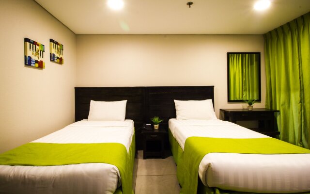 Jade Hotel & Suites
