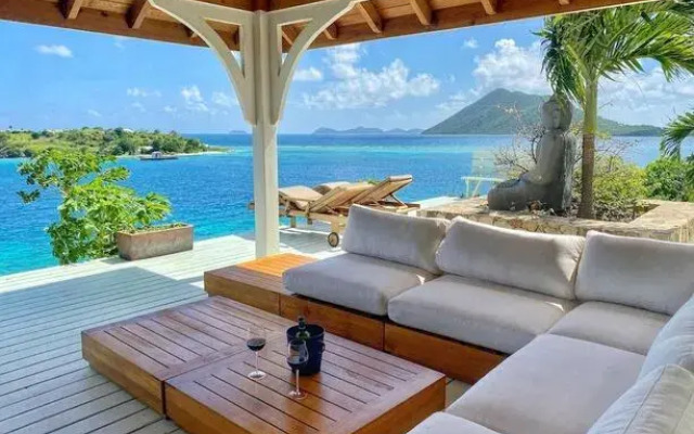 Luxury 7BR Waterfront Villa w Instaviews Boat