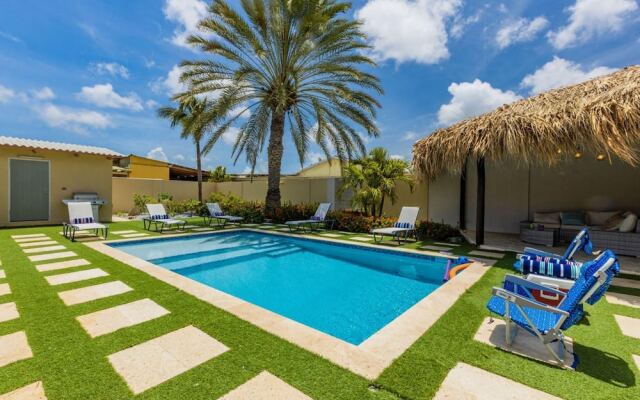 Amazing 3BR Villa w Large Private Pool Gameroom