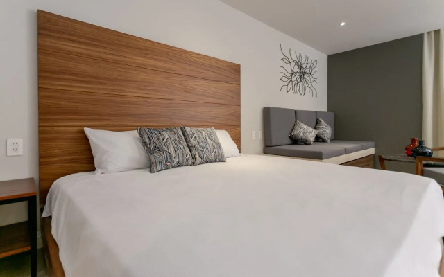 Kaab by the Beach. Condo with roofpool