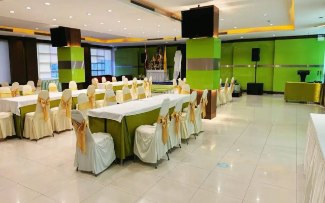 Capital O 75514 Vasidtee City Hotel