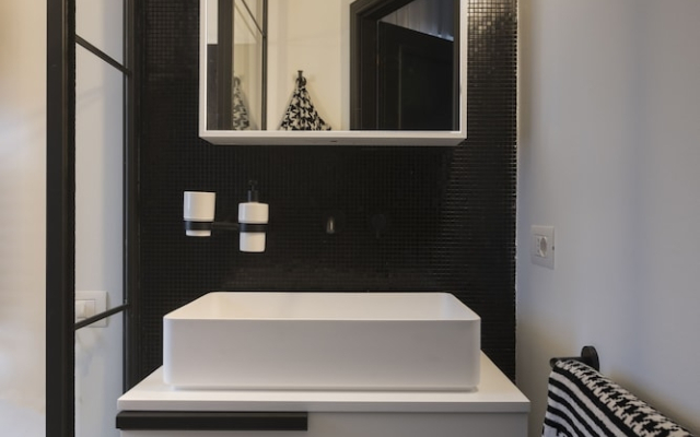 A World Aparts - 12 Viviani