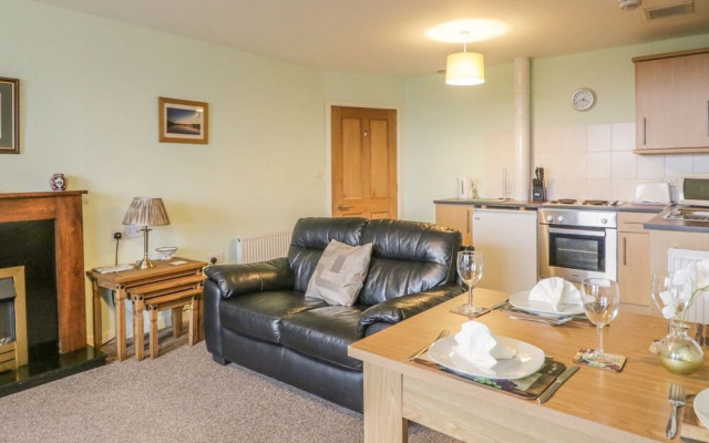 2 Park Nook Close