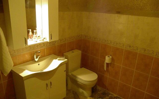 AkCave Suites and Resort