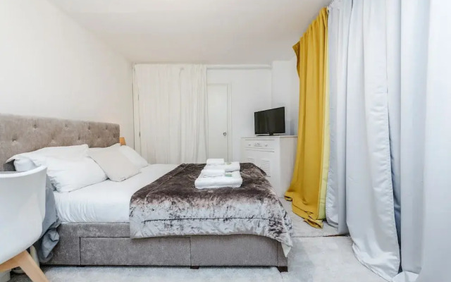 Dashing Duplex Bond Apartment WOOD