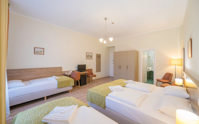 Baross City Hotel
