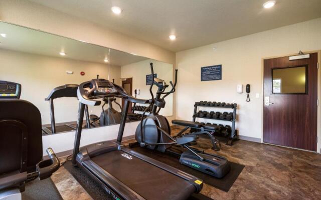 Cobblestone Hotel & Suites - Victor