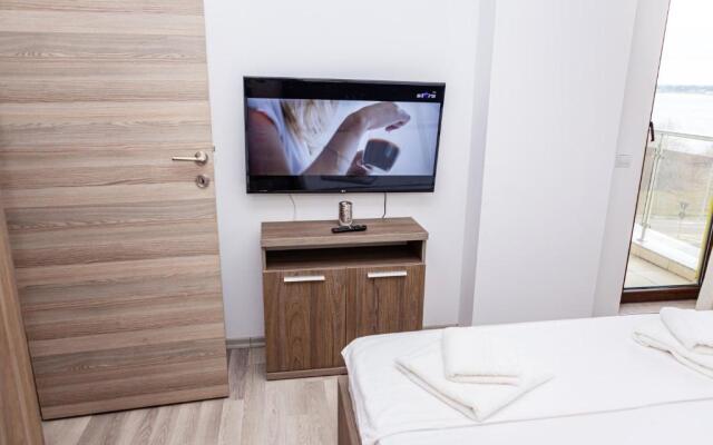 Summerland Sea View Apartment