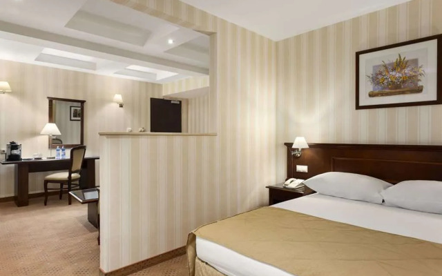 Ramada Hotel & Suites By Wyndham Bucharest North