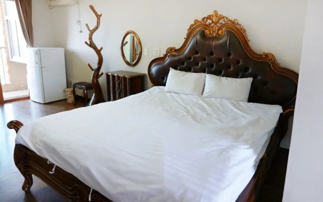 Jeju Oedolgaenara Pension & Guesthouse