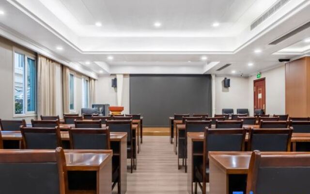 Yifeng Hotel (Wenli College Honghe Campus Store)