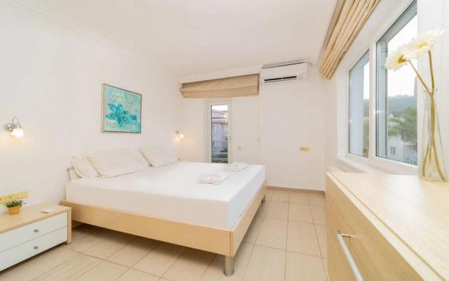 Central Villa With Garden and Pool in Kemer