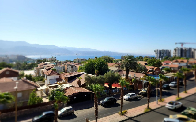 לוויס פלייס 5/2