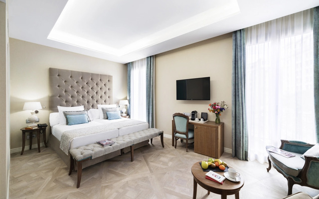 Lamaro Hotel
