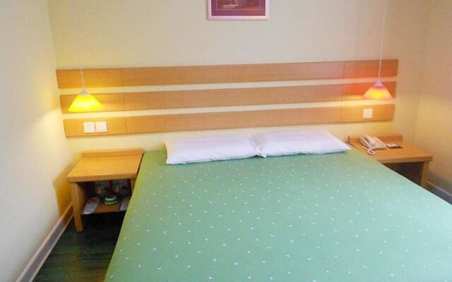 Home Inn (Chengdu Shuangqiao Road Metro Station)