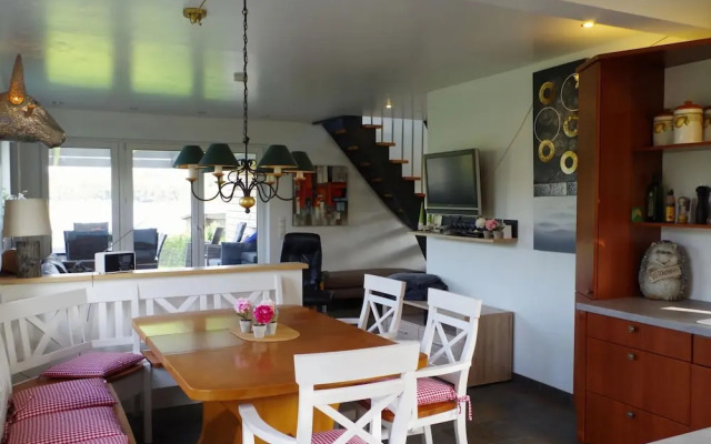 Schaal Lake Residence