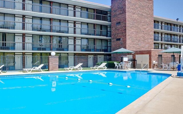 Siegel Suites 7th Street Apartments