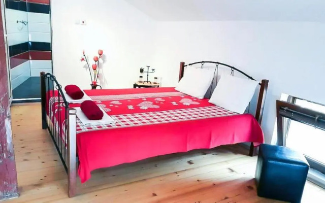 The Old House guest rooms and apartament