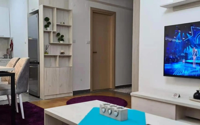 Stylish Violet & Modern Apartment