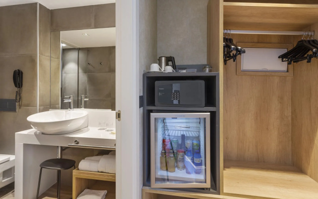 Catalonia Giralda Hotel