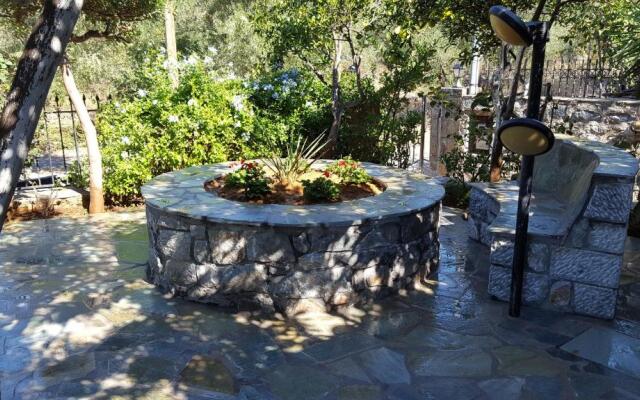 Villa Onar a stone house with view