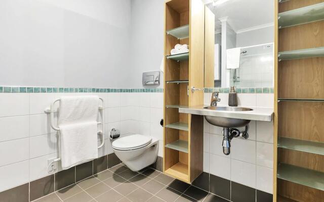 Deluxe Waterfront & City Apartment