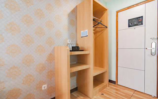RedDoorz near Pasar Baru Bandung – Guest Rooms – Bandung