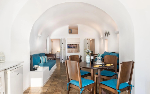 Pantelia Suites