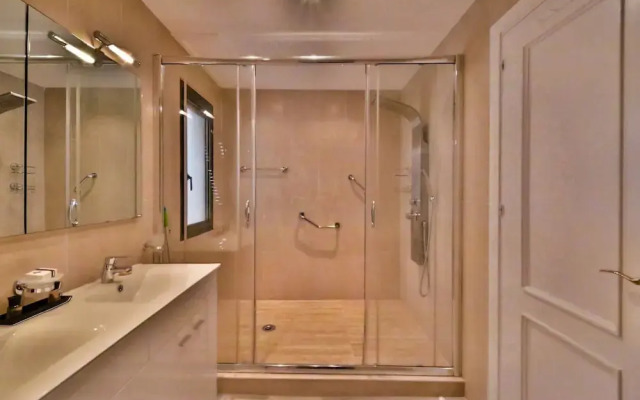 Luxury Apartment On The Golden Mile