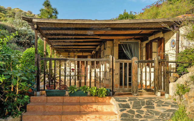 Holiday home in Malpais de Candelaria with a garden