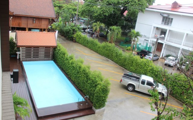 Monmuang Hotel and Residence