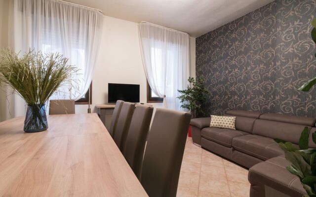 Santi Apostoli Venice Apartment