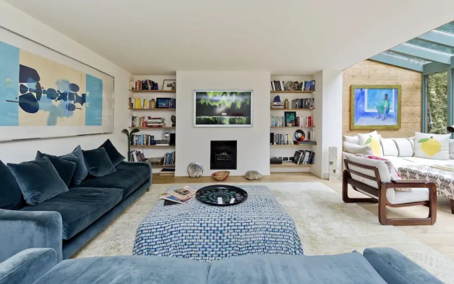 Gorgeous Stylish Interior Designed 5 Bed Home in Holland Park - Superb Location