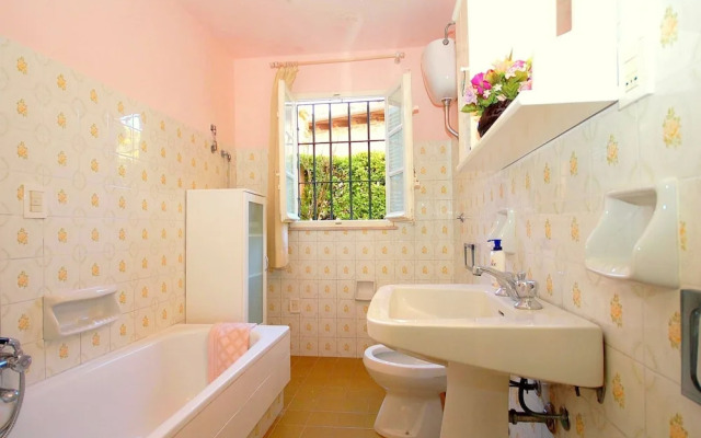 House in Ciciana With Pool and Scenic Views