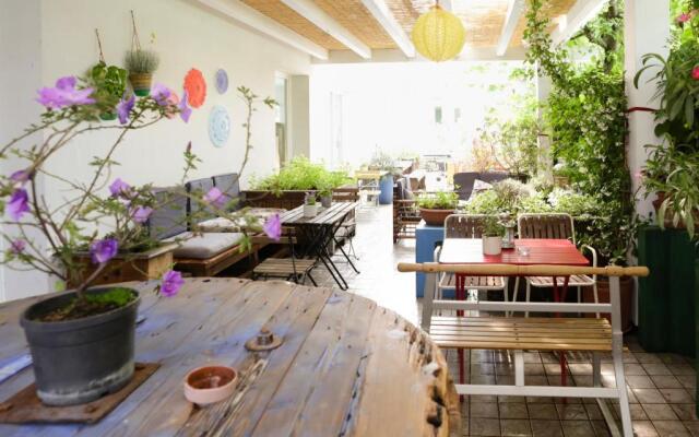 Meet Gardalake Hostel
