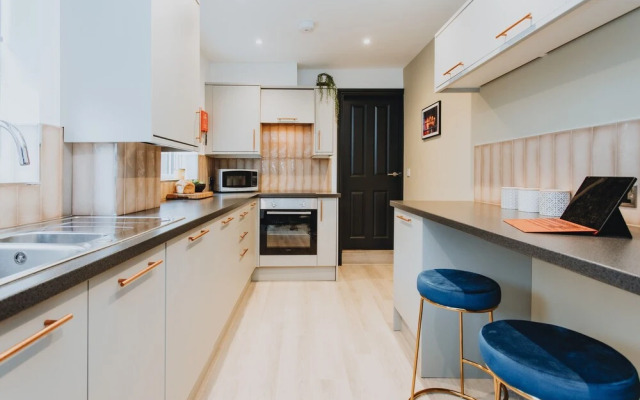 Entire House with Parking in Rugby