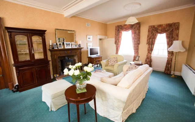 Dufferin Coaching Inn & Hall