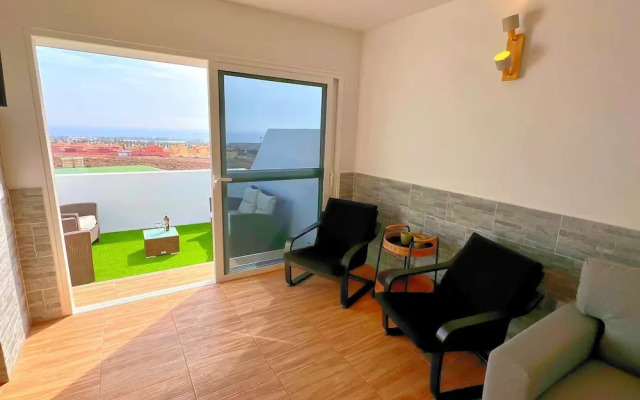 Sea View Bungalow with Communal Pool