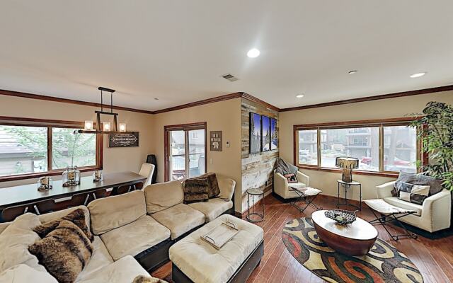 3987mant 3 Bedroom Condo