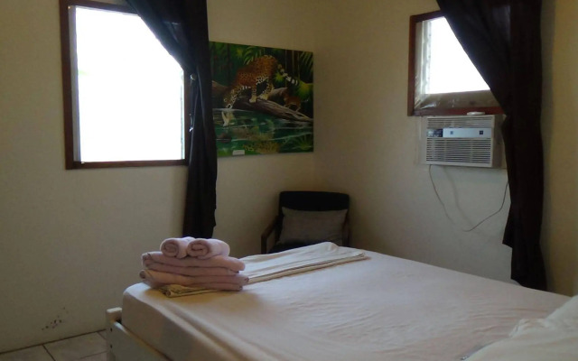 Hacienda Tropical Guest House