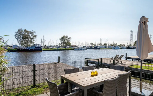 Holiday Home With Private Jetty on Water