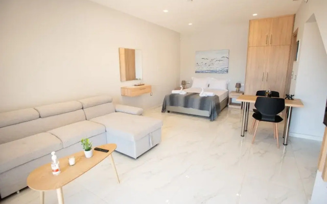 Beachfront Studio Kyma East