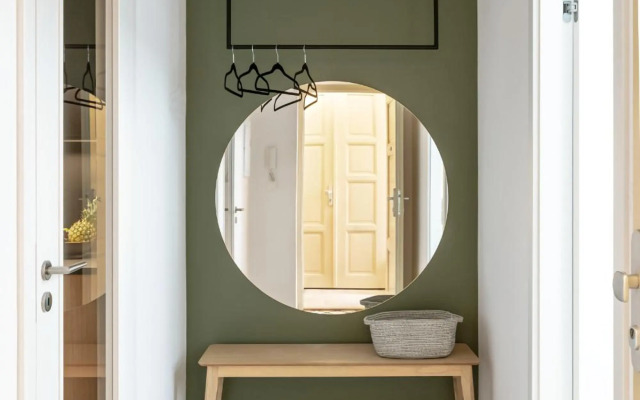 TurnKey Apartment Train Station